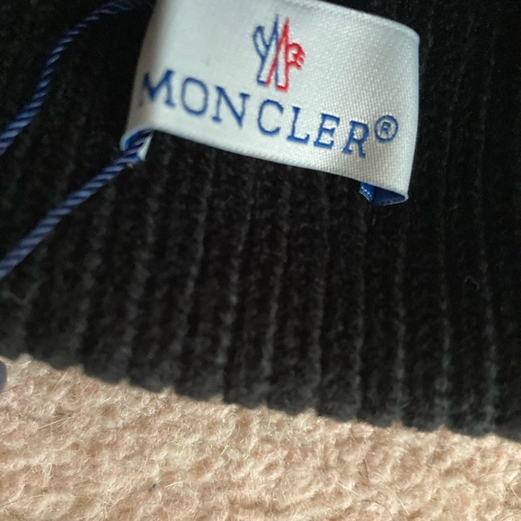 Black moncler beanie - Picture 2 of 4